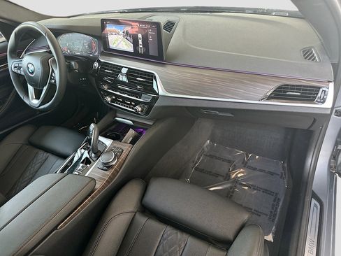 Used 2023 BMW 540i w/ Convenience Package image 30