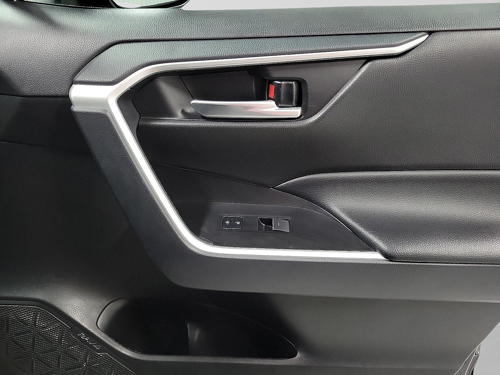Certified 2025 Toyota RAV4 XLE FWD image 16