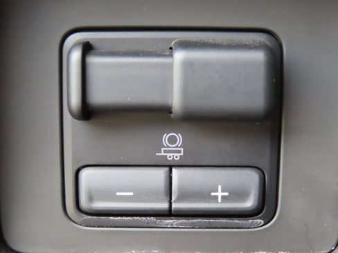 Used 2023 Chevrolet Colorado ZR2 w/ ZR2 Convenience Package III AWD/4WD image 16