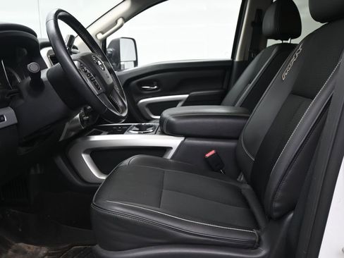 Used 2019 Nissan Titan PRO-4X image 19