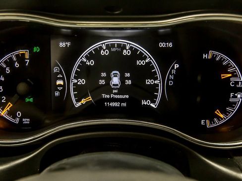 Used 2018 Jeep Grand Cherokee Altitude RWD image 19
