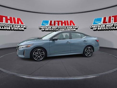 Used 2025 Nissan Sentra SR FWD image 4