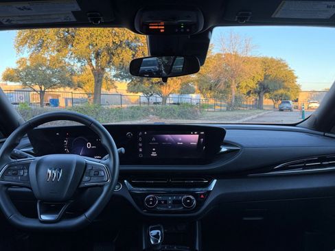 Used 2025 Buick Envista Sport Touring image 33