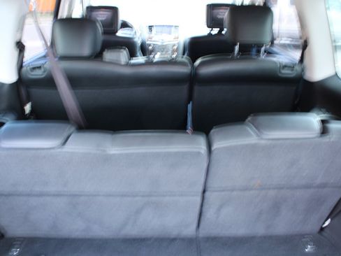 Used 2018 Nissan Armada Platinum RWD image 17