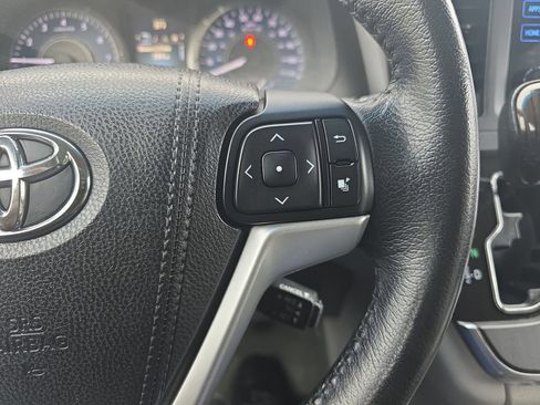 Used 2016 Toyota Sienna XLE image 19