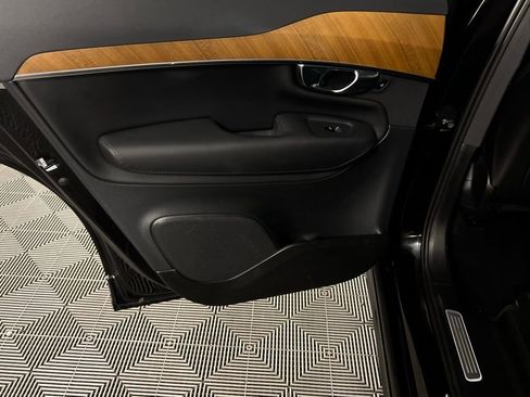 Used 2025 Volvo XC90 B6 Plus image 32