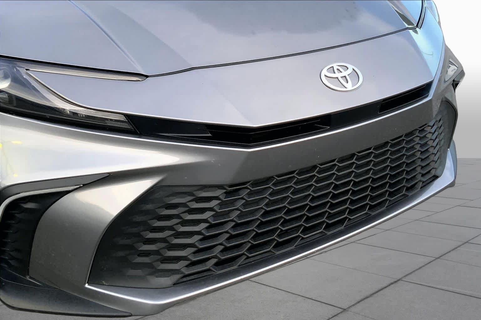 Used 2025 Toyota Camry SE FWD image 27