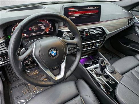 Used 2023 BMW 530i xDrive w/ Premium Package image 10