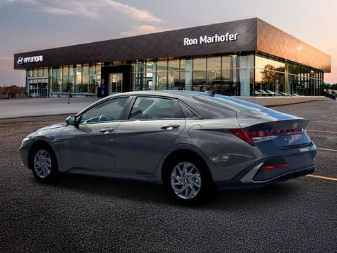 New 2026 Hyundai Elantra Hybrid FWD image 4