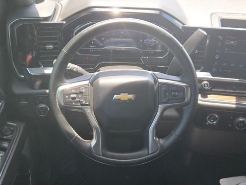 Used 2023 Chevrolet Silverado 1500 LT AWD/4WD image 18