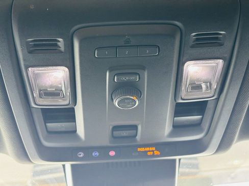 Used 2023 GMC Yukon XL SLT AWD/4WD image 49