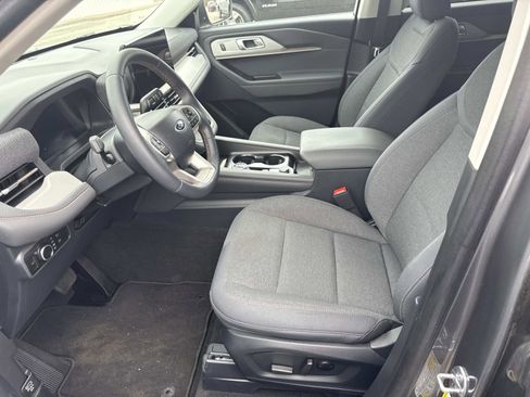 Used 2025 Ford Explorer Active image 3