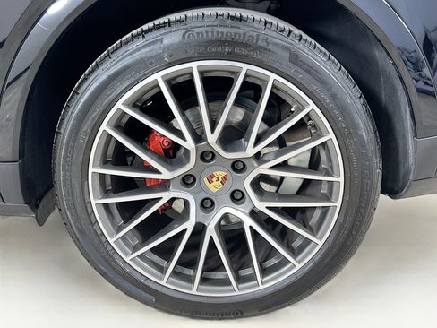 Used 2023 Porsche Cayenne Platinum Edition AWD/4WD image 35