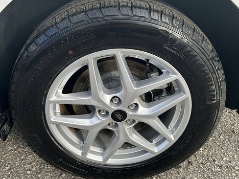 Used 2024 Ford Edge SEL image 8