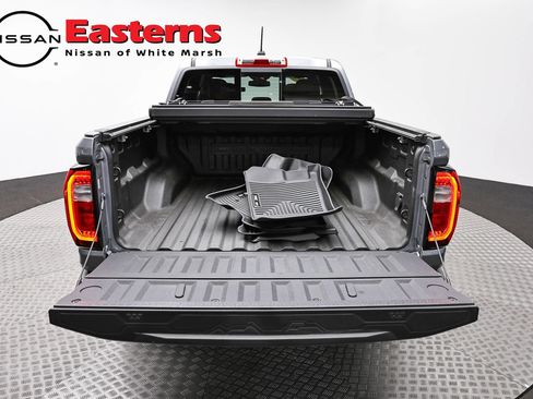 Used 2024 GMC Canyon Denali AWD/4WD image 9