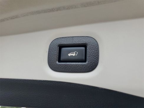 Used 2019 Nissan Rogue SL w/ Premium Package image 11