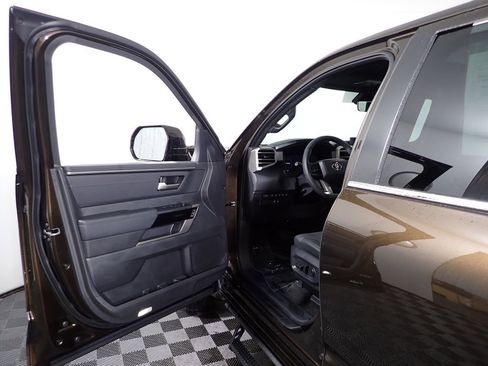 Used 2025 Toyota Tundra Limited AWD/4WD image 22