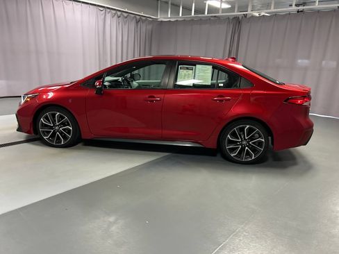Used 2020 Toyota Corolla SE w/ SE Premium Package FWD image 4