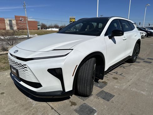 New 2026 Toyota Crown Signia w/ Advanced Technology Package image 3