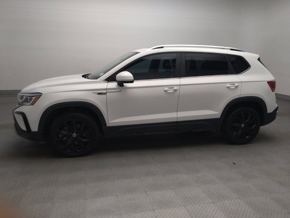 Used 2022 Volkswagen Taos SEL FWD image 2