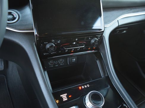Used 2023 Jeep Grand Cherokee L Limited AWD/4WD image 17