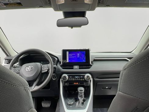 Used 2025 Toyota RAV4 XLE AWD/4WD image 10