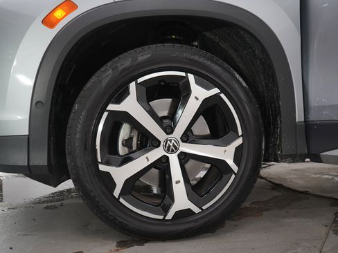 Used 2026 Volkswagen Tiguan SE AWD/4WD image 30