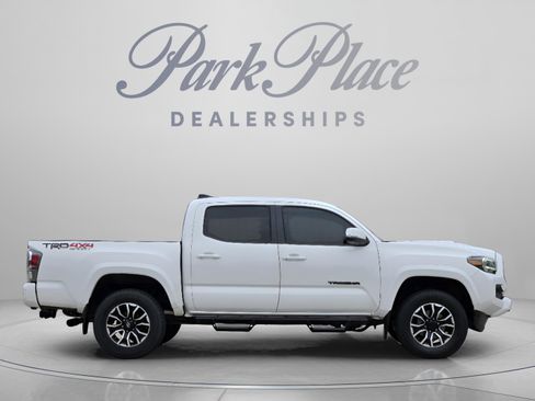 Used 2021 Toyota Tacoma TRD Sport w/ Technology Package AWD/4WD image 6
