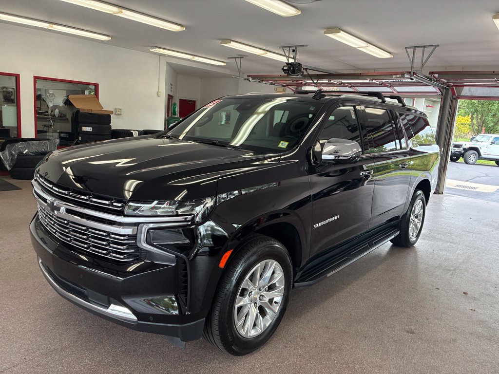 Used 2023 Chevrolet Suburban Premier w/ Premium Package 2 AWD/4WD image 5