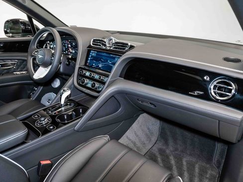 Certified 2024 Bentley Bentayga AWD/4WD image 4