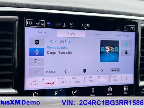 Used 2024 Chrysler Pacifica Touring-L FWD image 39