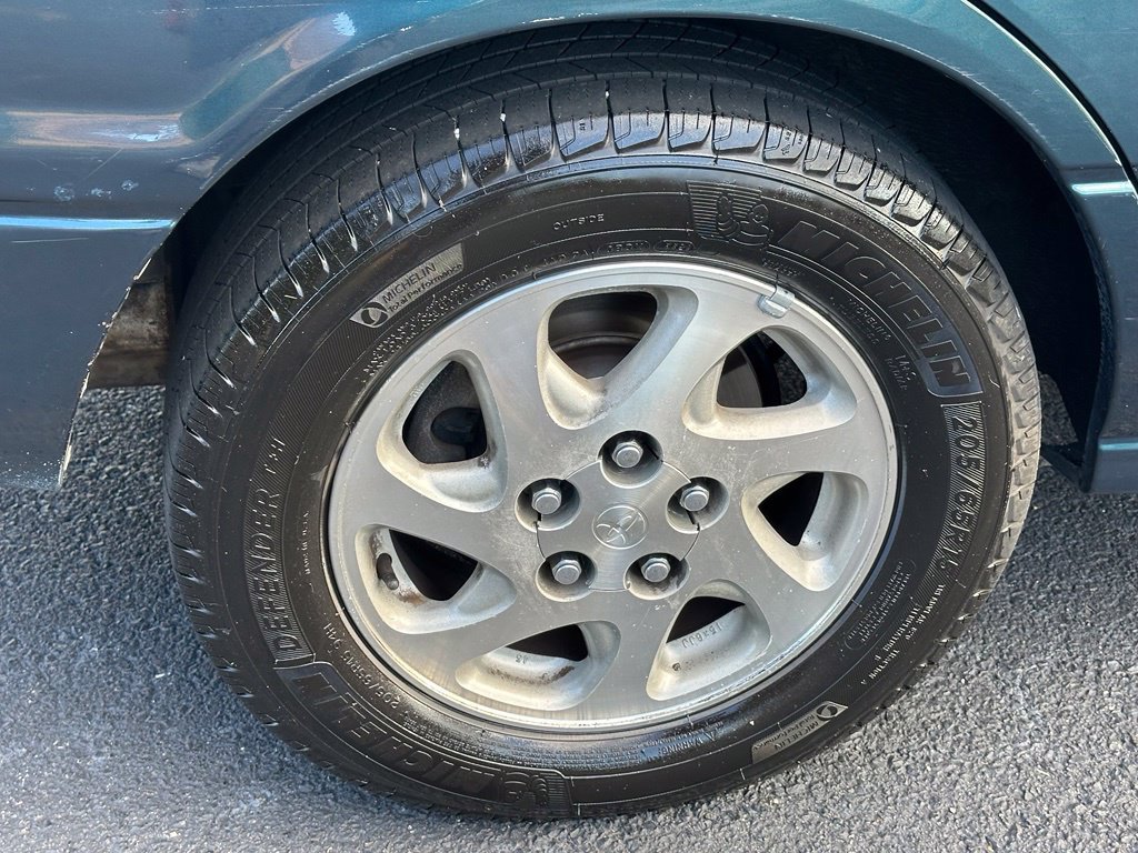 Used 1998 Toyota Camry LE FWD image 30