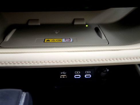 Used 2023 Toyota Highlander XLE AWD/4WD image 34