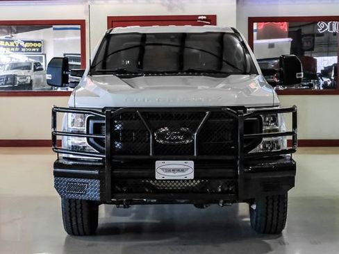 Used 2022 Ford F250 XL w/ Power Equipment Group image 9