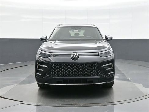 New 2026 Volkswagen Tiguan SE R-Line image 2