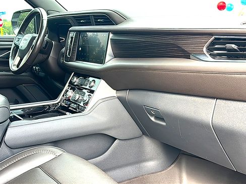 Used 2022 GMC Yukon Denali AWD/4WD image 25