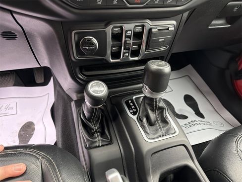 Used 2019 Jeep Wrangler Unlimited Sahara w/ Quick Order Package 24M Moab image 21