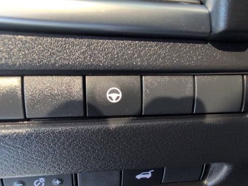 Used 2021 Nissan Rogue SV w/ Premium Package image 12