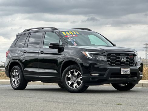Used 2023 Honda Passport TrailSport image 2