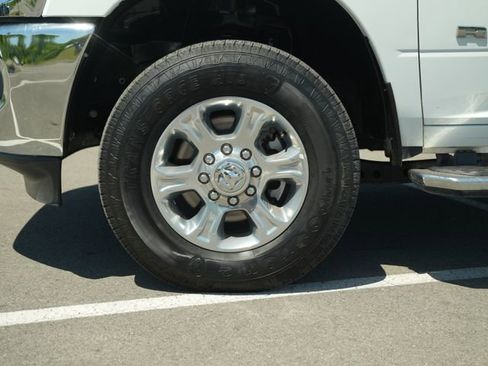 Used 2024 RAM 2500 Big Horn AWD/4WD image 11
