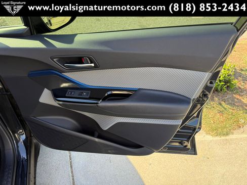 Used 2019 Toyota C-HR XLE image 27