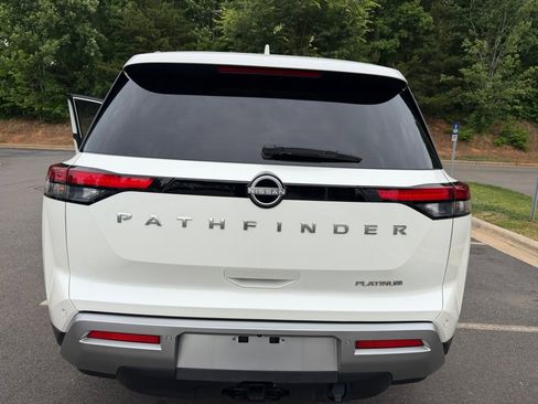 Certified 2024 Nissan Pathfinder Platinum FWD image 18