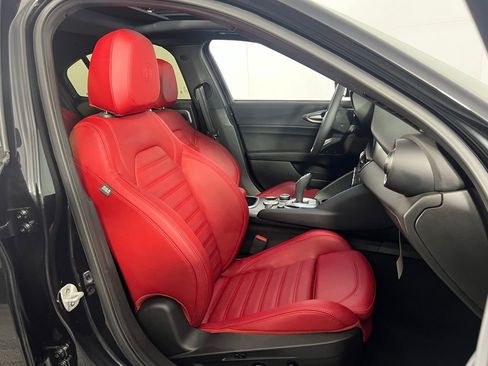 Used 2024 Alfa Romeo Giulia Ti w/ Performance Driving Package image 30