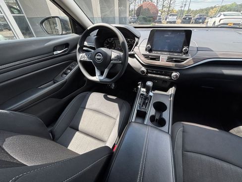 Used 2025 Nissan Altima 2.5 SV image 35
