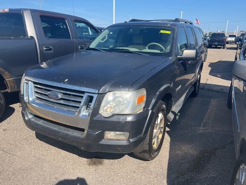 Used 2007 Ford Explorer XLT image 2
