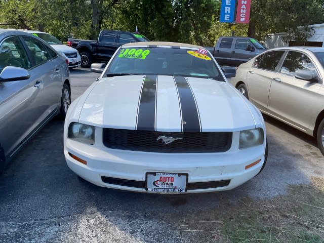 Used 2008 Ford Mustang Convertible RWD image 2