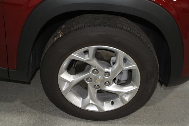 Used 2025 Chevrolet Trax LS w/ LS Convenience Package FWD image 12