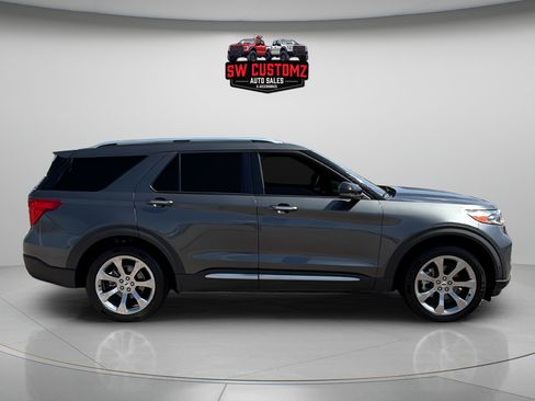 Used 2020 Ford Explorer Platinum w/ Premium Technology Package AWD/4WD image 8