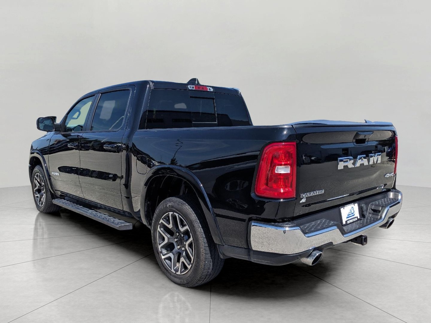 Used 2025 RAM 1500 Laramie AWD/4WD image 5