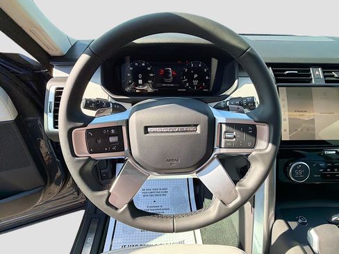New 2025 Land Rover Discovery Dynamic SE image 40